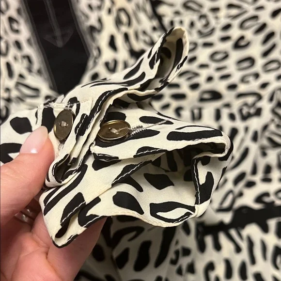 Vintage | Women’s Size 12 (M) Leopard Print Blouse - Picture 3 of 5